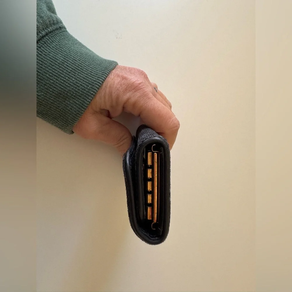 Louis Vuitton Black Monogram Key Holder -EUC with COA and LV dust bag